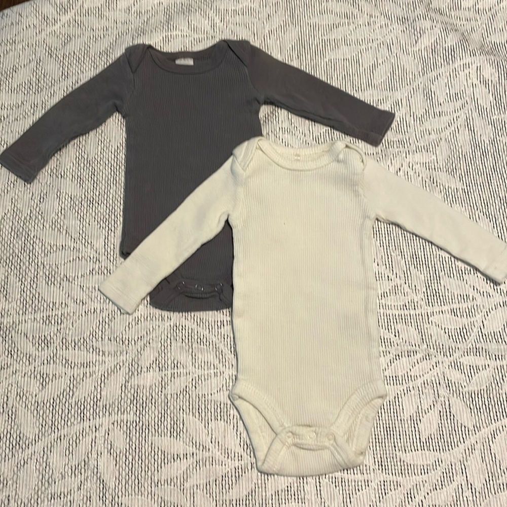 Moon Organics 0-3 2 long sleeve onesies